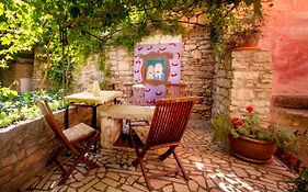 Kamene Price Rooms, Music And Food