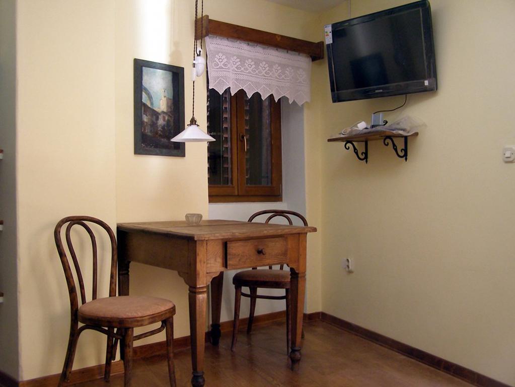 Kamene Price Rooms, Music And Food Bale Room photo